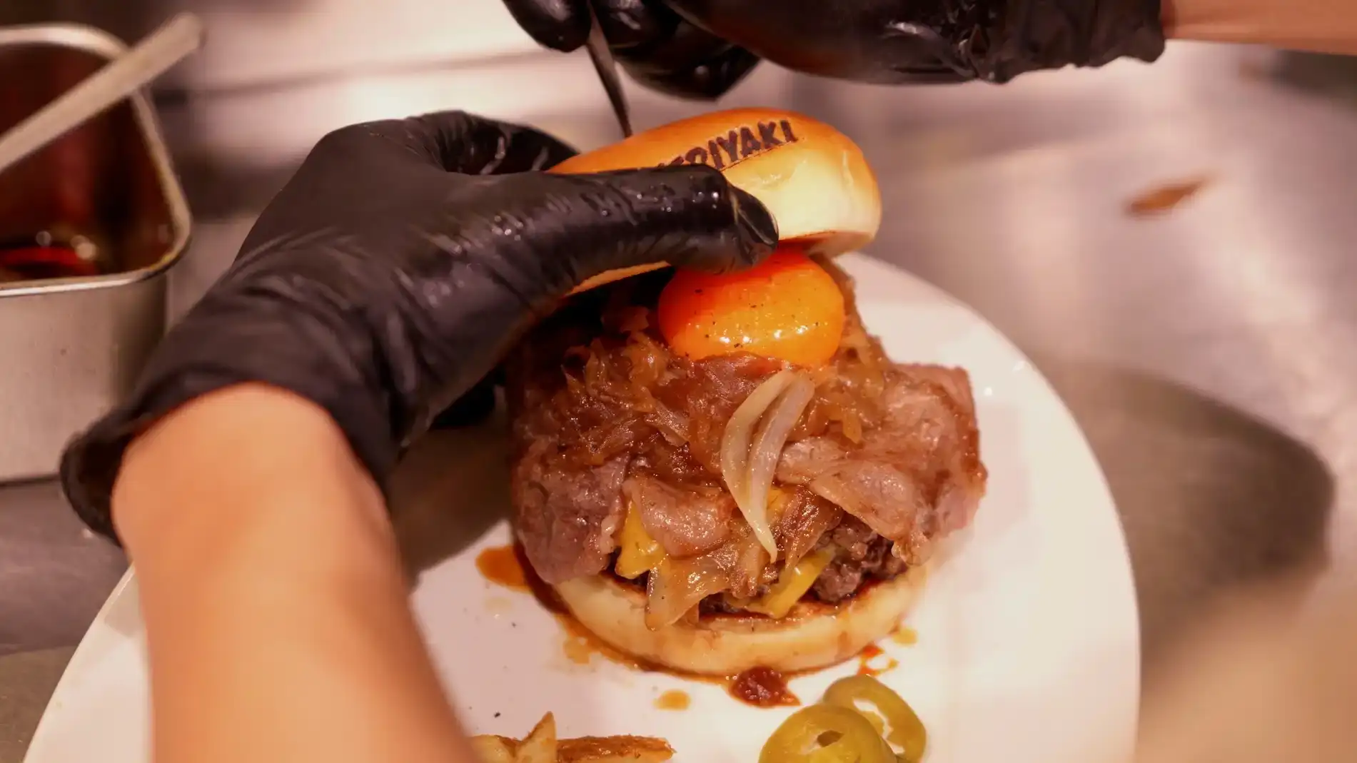 100％和牛パティのスマッシュバーガー